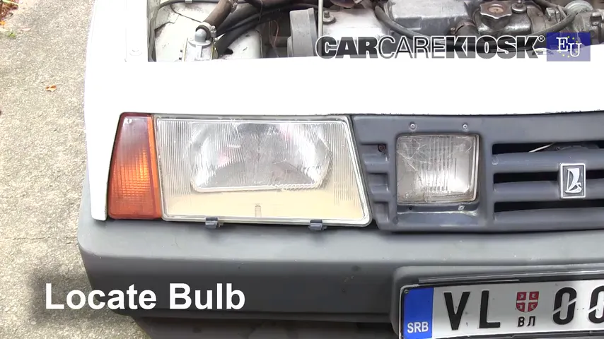 1993 Lada Samara 1300 S 1.3L 4 Cyl. Lights Turn Signal - Front (replace bulb)